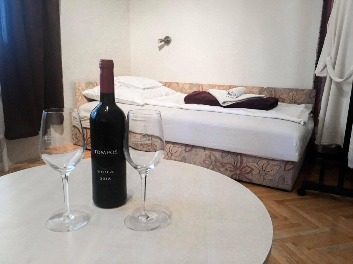 Tompos Vendégház és pince Villány Exterior foto